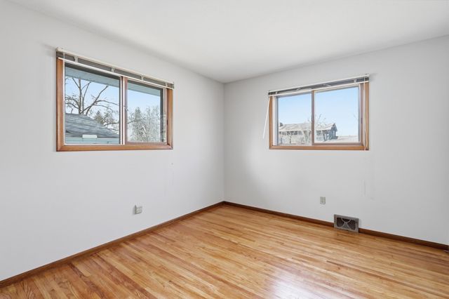 8409 32nd Place N, Crystal, MN 55427