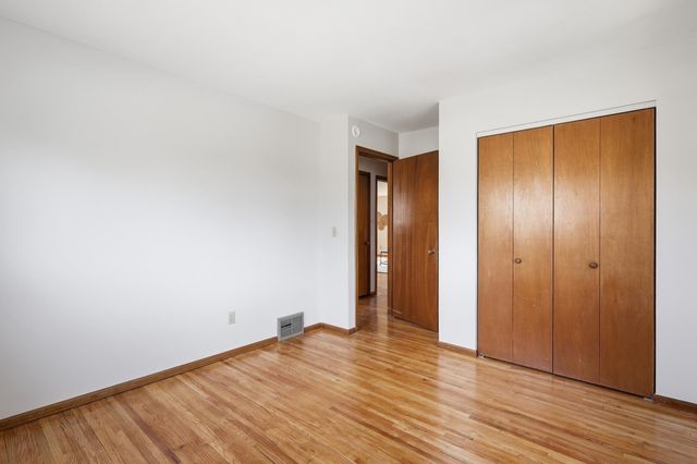 8409 32nd Place N, Crystal, MN 55427