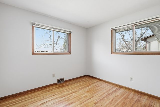 8409 32nd Place N, Crystal, MN 55427