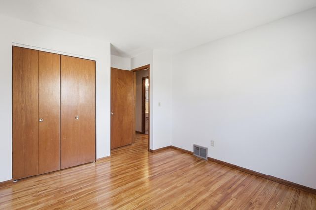 8409 32nd Place N, Crystal, MN 55427