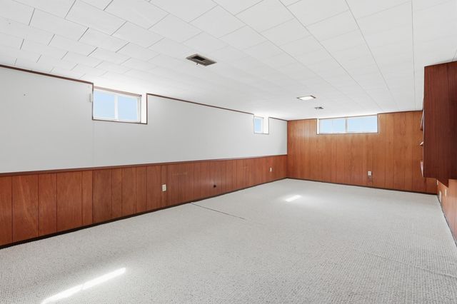 8409 32nd Place N, Crystal, MN 55427