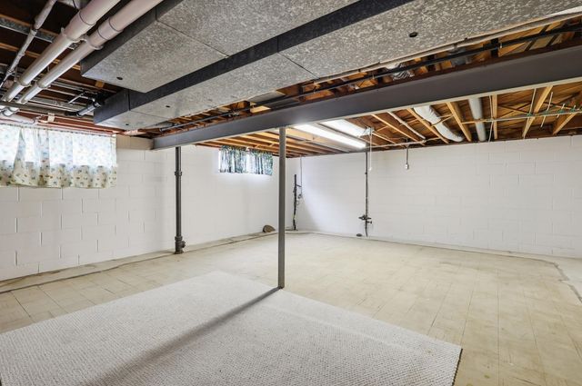 8409 32nd Place N, Crystal, MN 55427