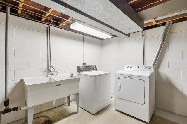 8409 32nd Place N, Crystal, MN 55427