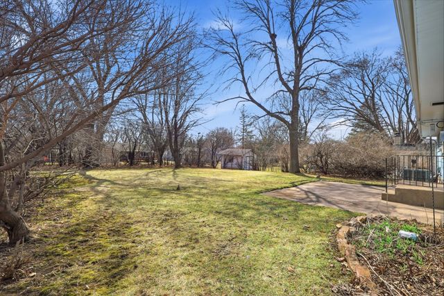 8409 32nd Place N, Crystal, MN 55427