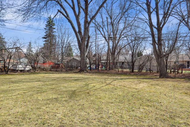 8409 32nd Place N, Crystal, MN 55427