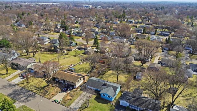 8409 32nd Place N, Crystal, MN 55427