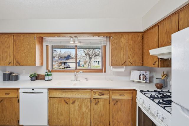 8409 32nd Place N, Crystal, MN 55427