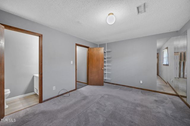 2 Broadwood Circle, Johnson City, TN 37604