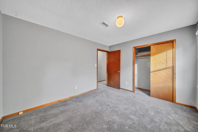 2 Broadwood Circle, Johnson City, TN 37604