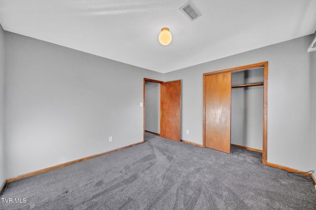 2 Broadwood Circle, Johnson City, TN 37604