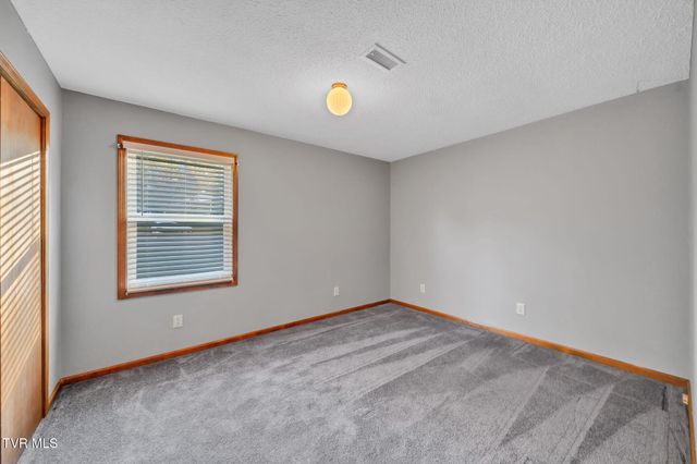 2 Broadwood Circle, Johnson City, TN 37604