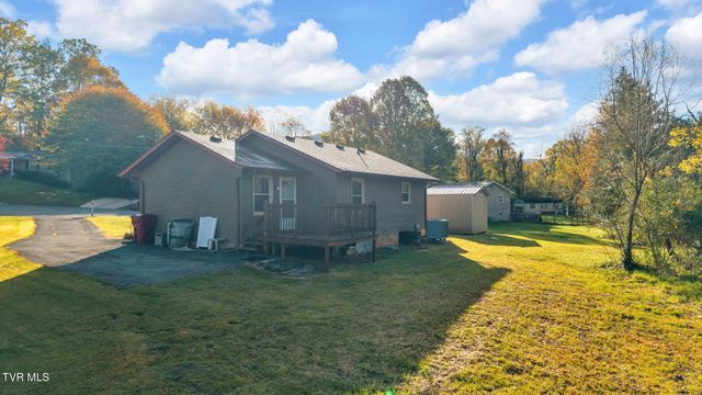 2 Broadwood Circle, Johnson City, TN 37604