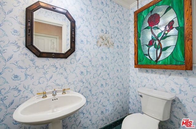 608 Trenton Drive, Beverly Hills, CA 90210