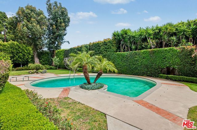 608 Trenton Drive, Beverly Hills, CA 90210