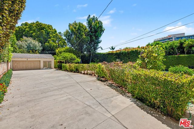 608 Trenton Drive, Beverly Hills, CA 90210