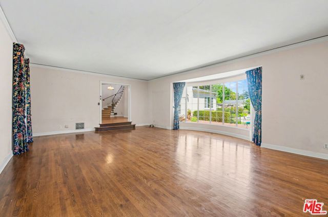 608 Trenton Drive, Beverly Hills, CA 90210