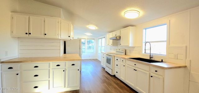 365 Billingsley Rd, Sweetwater, TN 37874