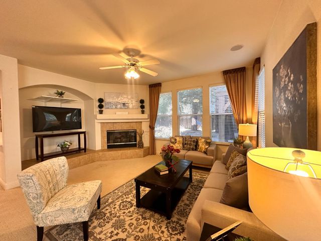 2211 Minden Way, Sacramento, CA 95835