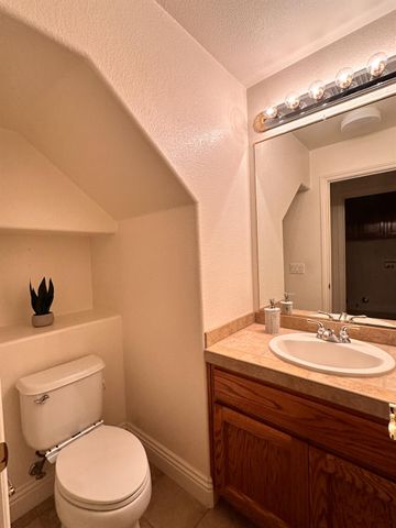 2211 Minden Way, Sacramento, CA 95835