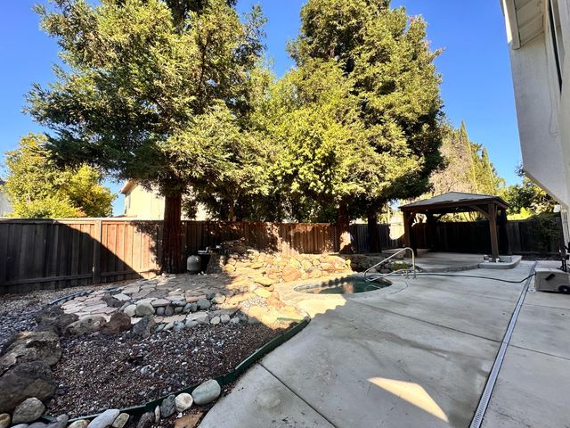 2211 Minden Way, Sacramento, CA 95835