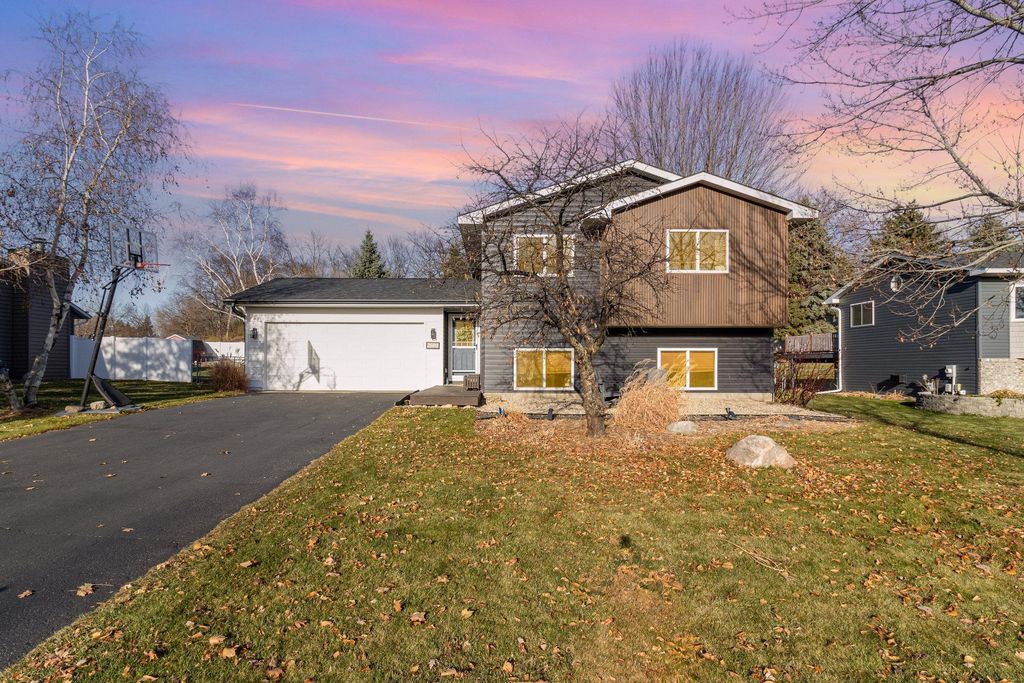 2680 Brittany Lane, Woodbury, MN 55125