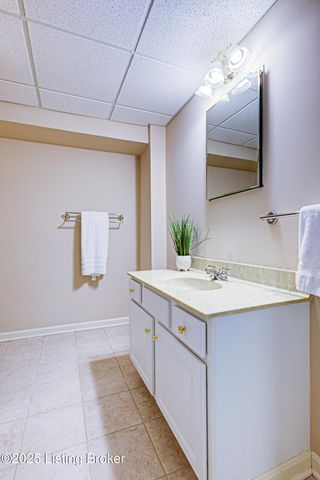 15121 Abington Ridge Pl, Louisville, KY 40245