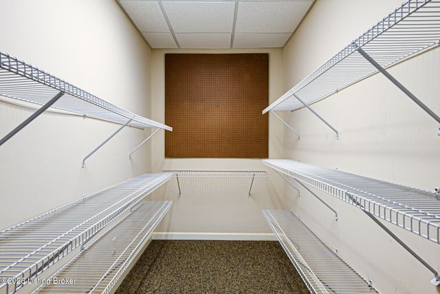 15121 Abington Ridge Pl, Louisville, KY 40245