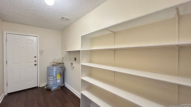 8018 Chestnut Gate Dr, Converse, TX 78109