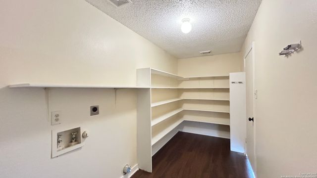 8018 Chestnut Gate Dr, Converse, TX 78109