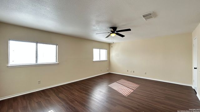 8018 Chestnut Gate Dr, Converse, TX 78109