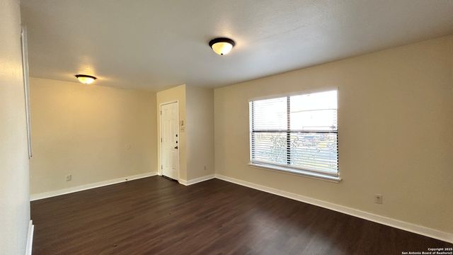 8018 Chestnut Gate Dr, Converse, TX 78109