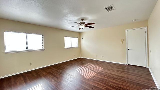 8018 Chestnut Gate Dr, Converse, TX 78109