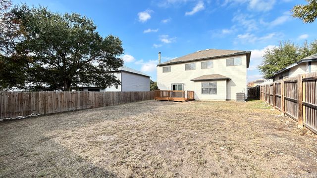8018 Chestnut Gate Dr, Converse, TX 78109