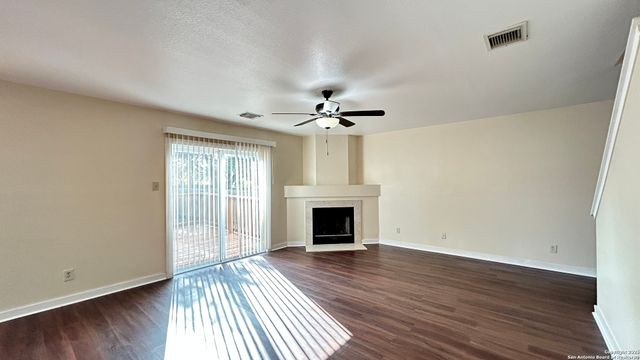 8018 Chestnut Gate Dr, Converse, TX 78109