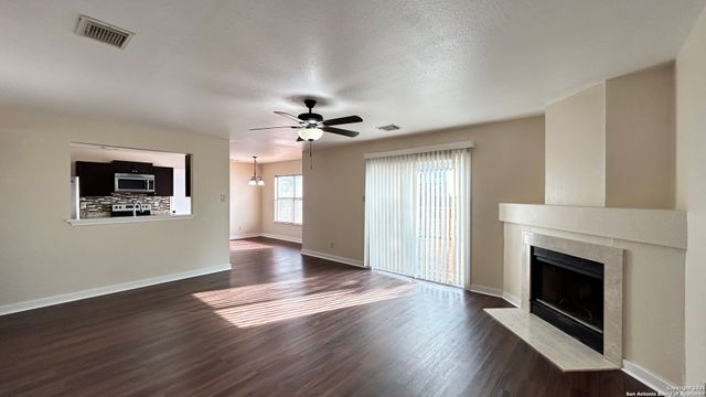 8018 Chestnut Gate Dr, Converse, TX 78109