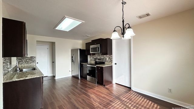 8018 Chestnut Gate Dr, Converse, TX 78109