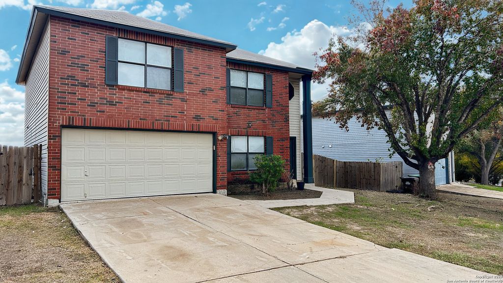 8018 Chestnut Gate Dr, Converse, TX 78109