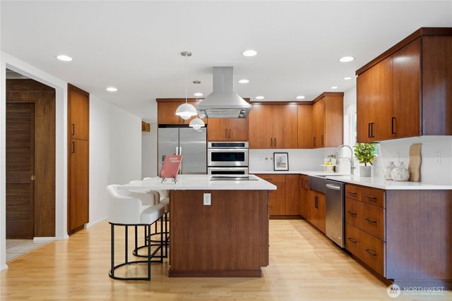 12910 NE 28th Street, Bellevue, WA 98005