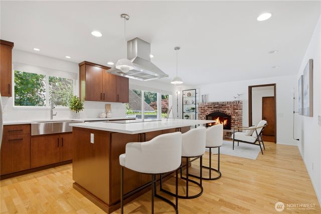 12910 NE 28th Street, Bellevue, WA 98005