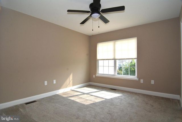 1027 MOORE RD, West Deptford, NJ 08086