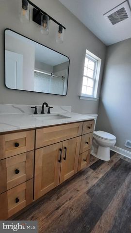 1027 MOORE RD, West Deptford, NJ 08086