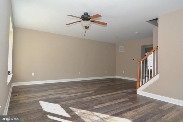 1027 MOORE RD, West Deptford, NJ 08086