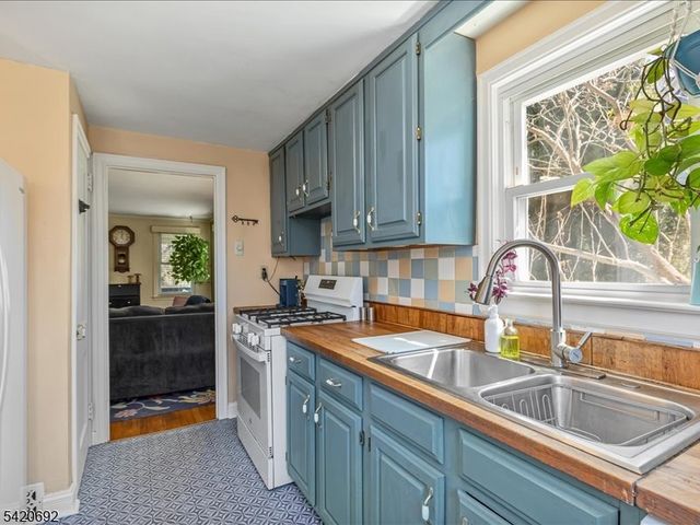 21 Mohawk Drive, Cranford Twp., NJ 07016