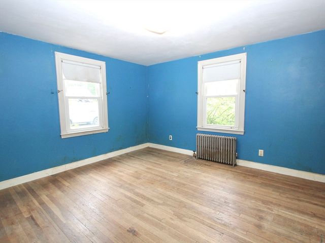 8 Van Ness Ave, Shrewsbury, MA 01545