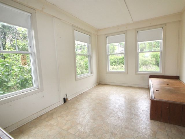 8 Van Ness Ave, Shrewsbury, MA 01545