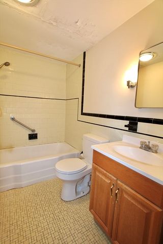 8 Van Ness Ave, Shrewsbury, MA 01545