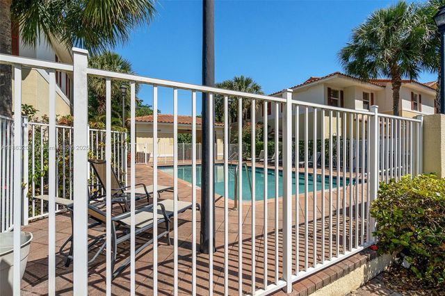 2429 NW 31st Ct, Oakland Park, FL 33309