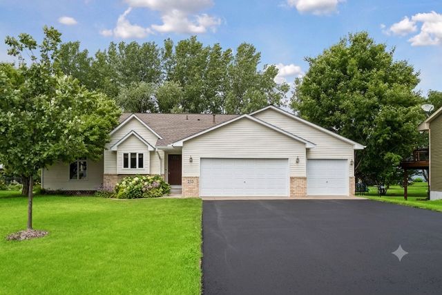 253 Teckla Court, Lino Lakes, MN 55014