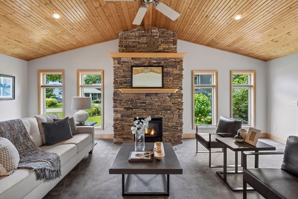253 Teckla Court, Lino Lakes, MN 55014
