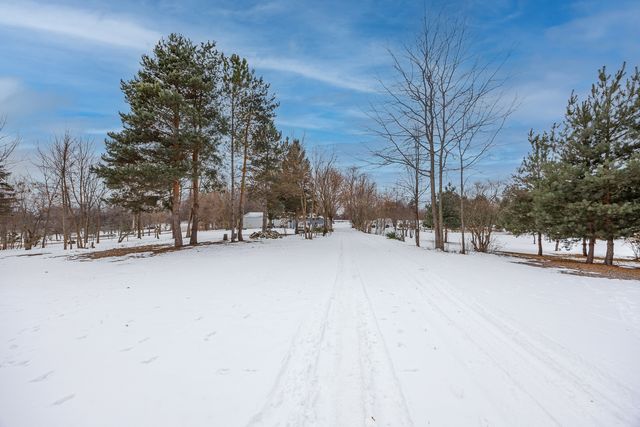 25575 N Fairfield Road, Hawthorn Woods, IL 60047